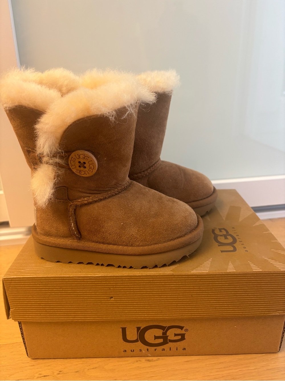 UGG Kids Button Mini Boot - Chestnut Suede with Cream Shearling